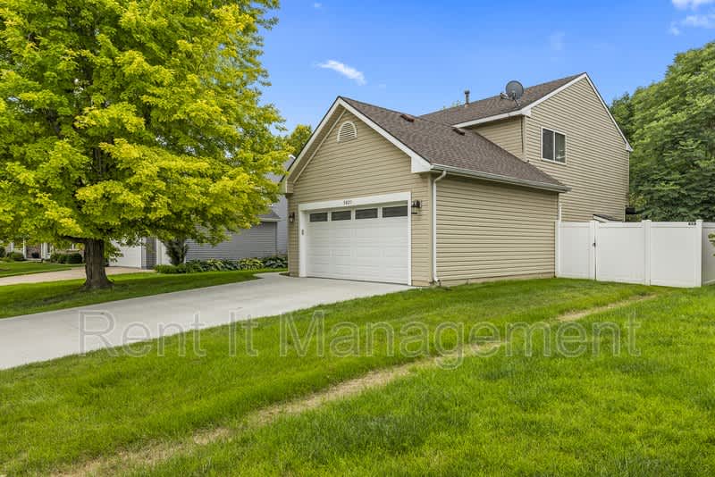5820 S. 157th St – photo 3