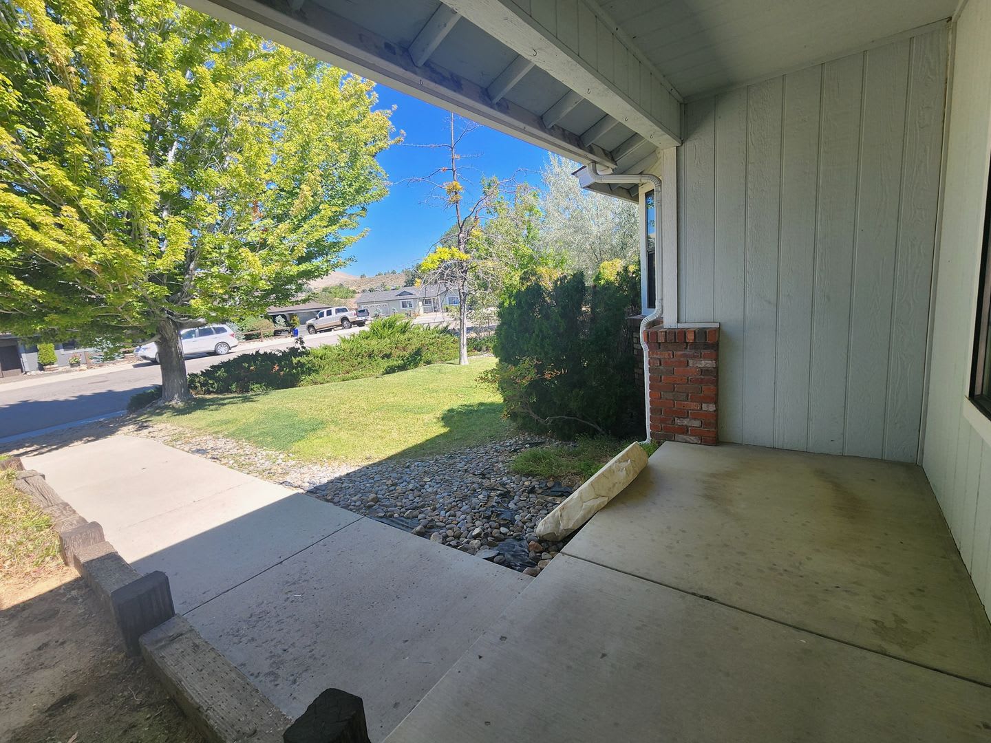 Home For Rent in Sunridge – photo 4