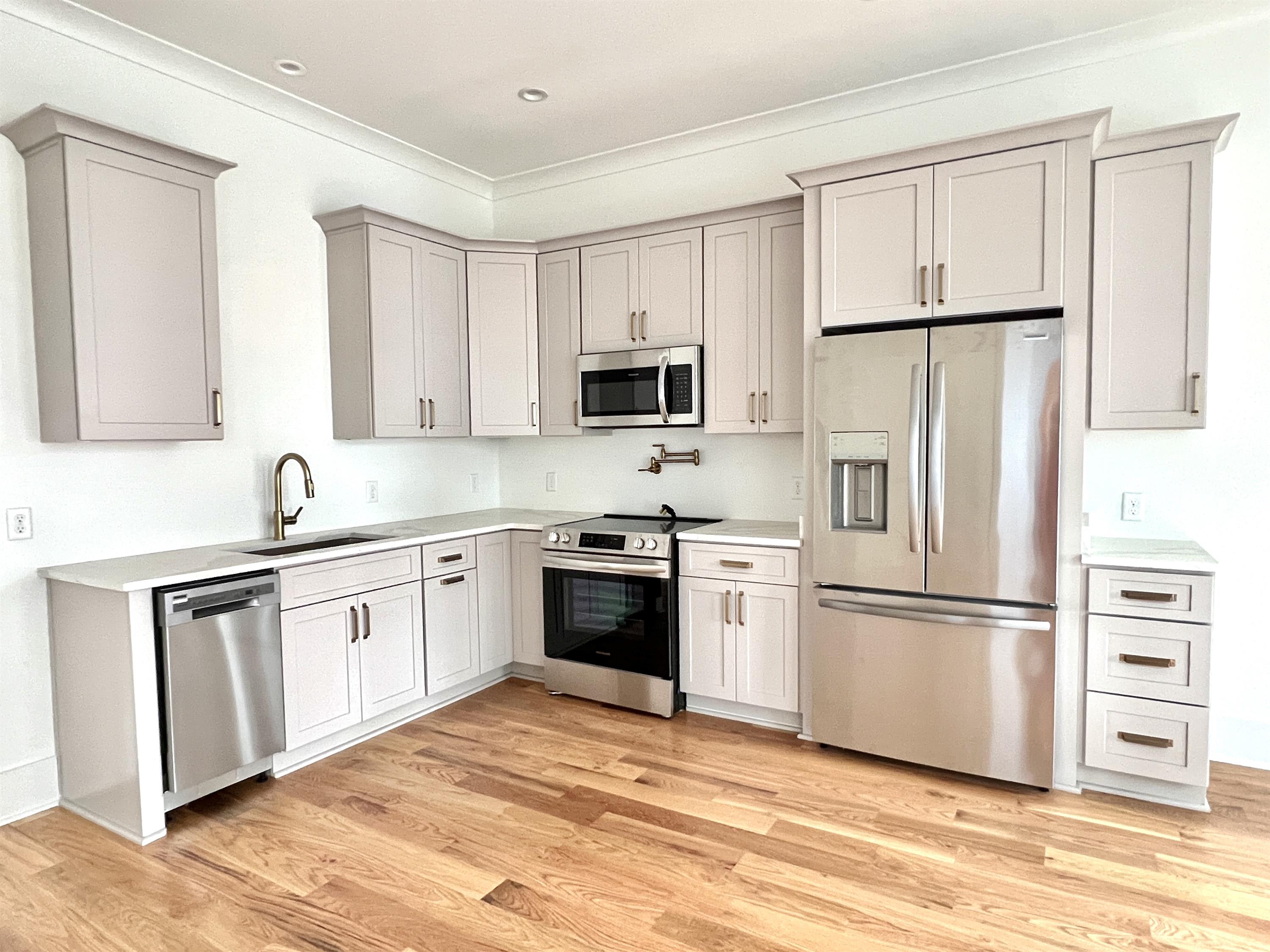 120 East Duffy StreetApt B (Floor 2) – photo 5