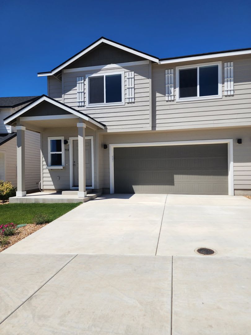 **************New lower monthly rent ************ *First full month FREE- with 12 month lease* OAC – photo 1