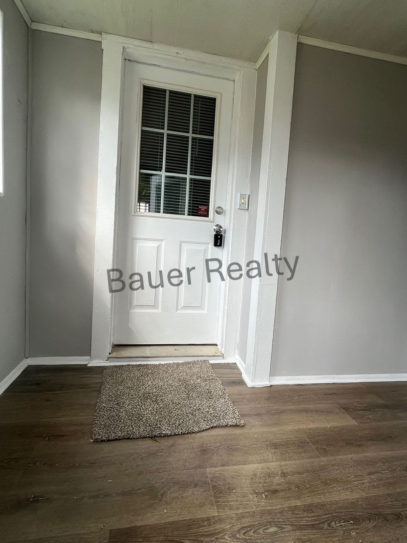 Three Bedrooms, One and a Half Bathrooms – photo 4