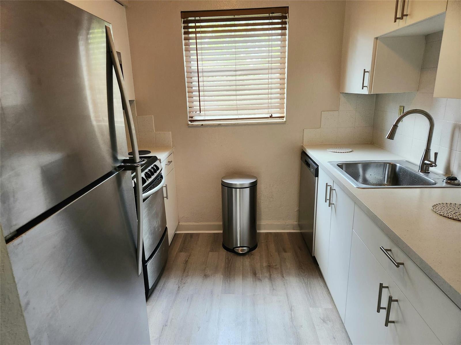 2607 Ne 8Th Ave – photo 2