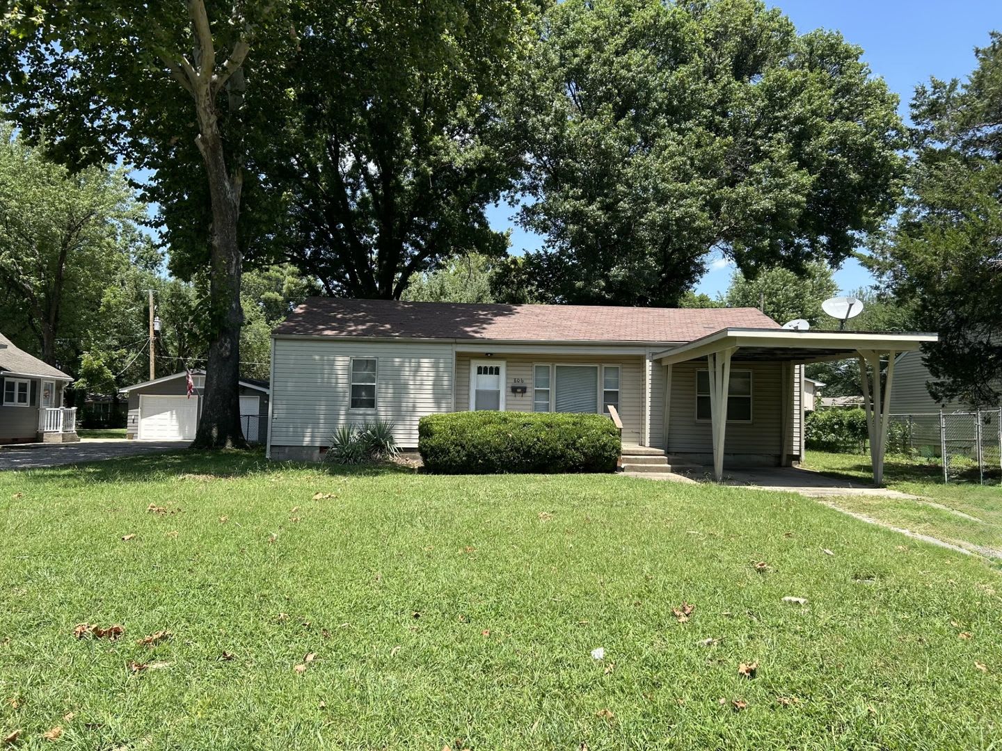COMING SOON!! 3 Bedroom/ 1 Bathroom House – photo 1
