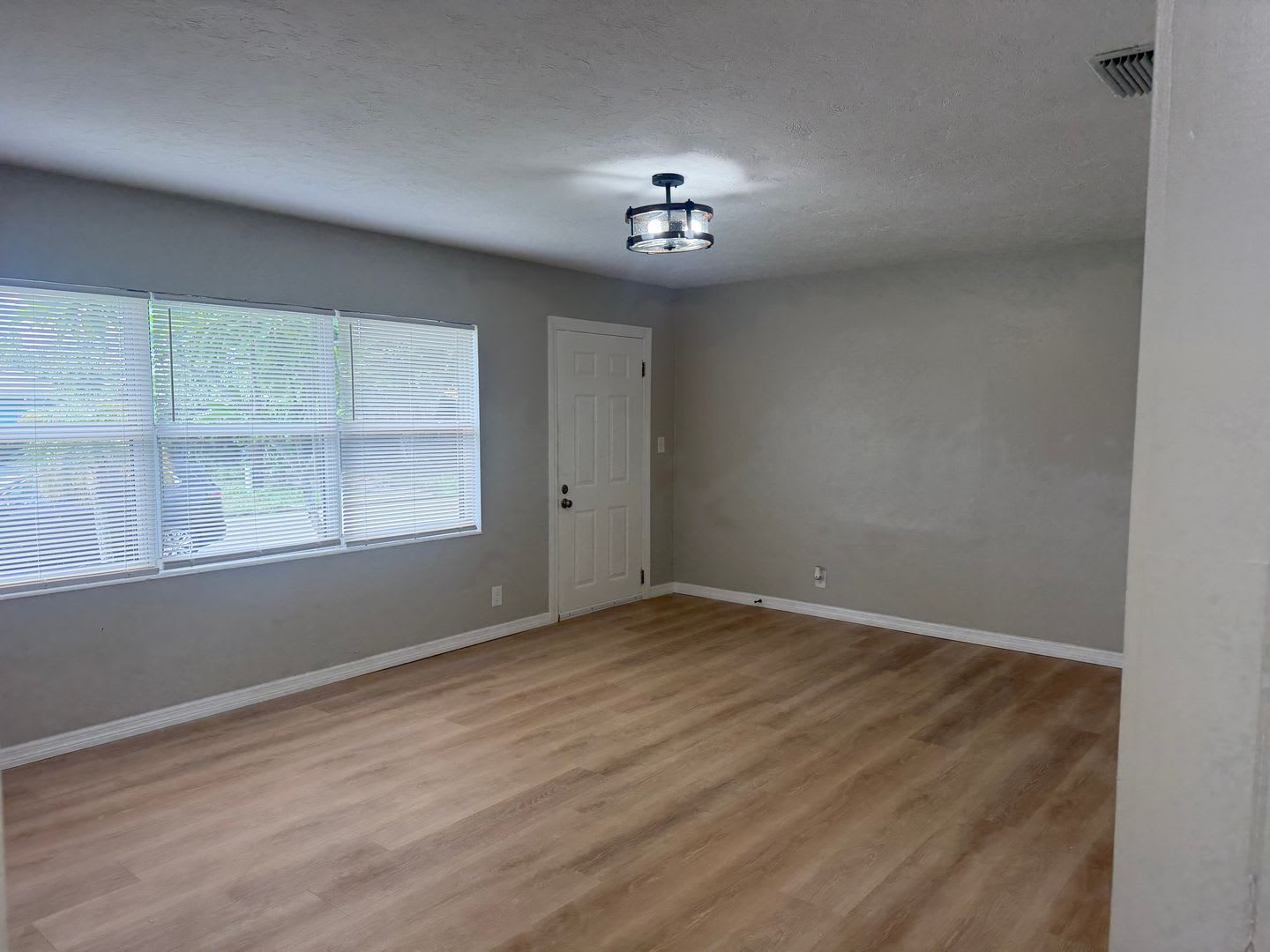 2 Bedroom Home in the Heart of Bradenton – photo 4