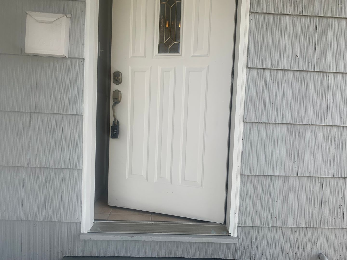 3 bedroom home with new floors – photo 4