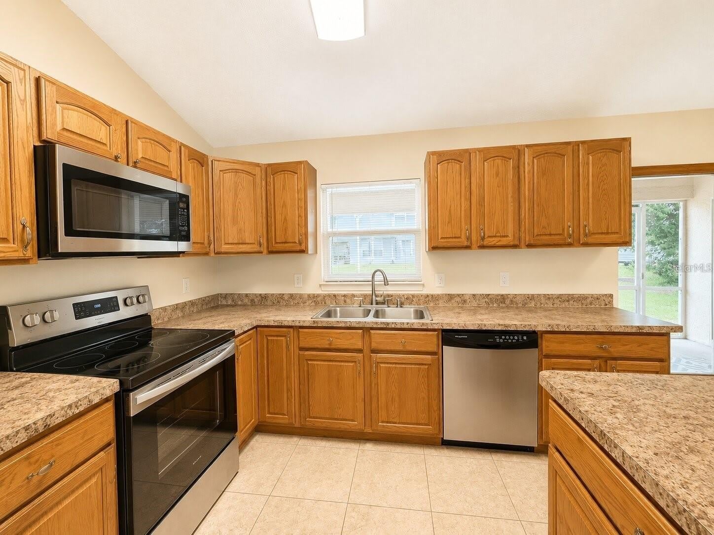 907 HENDON Place – photo 4