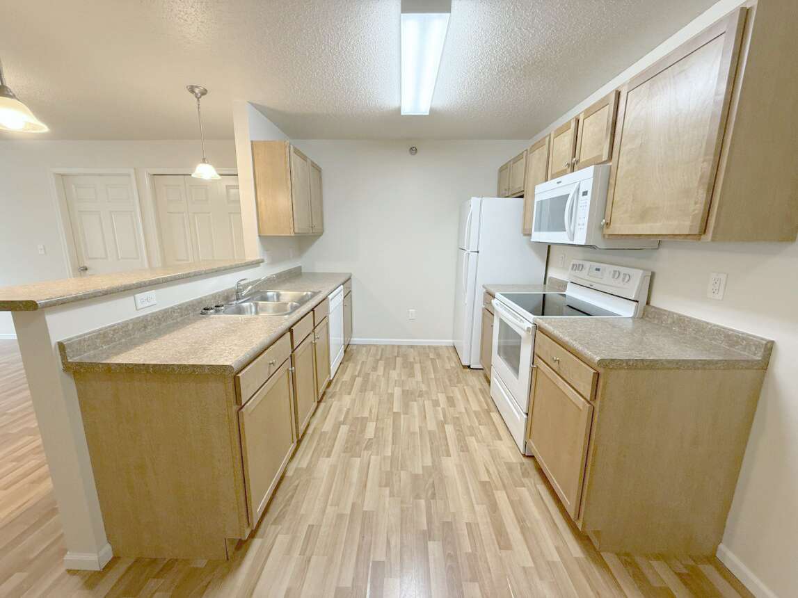 Maple Creek Apartments – photo 2