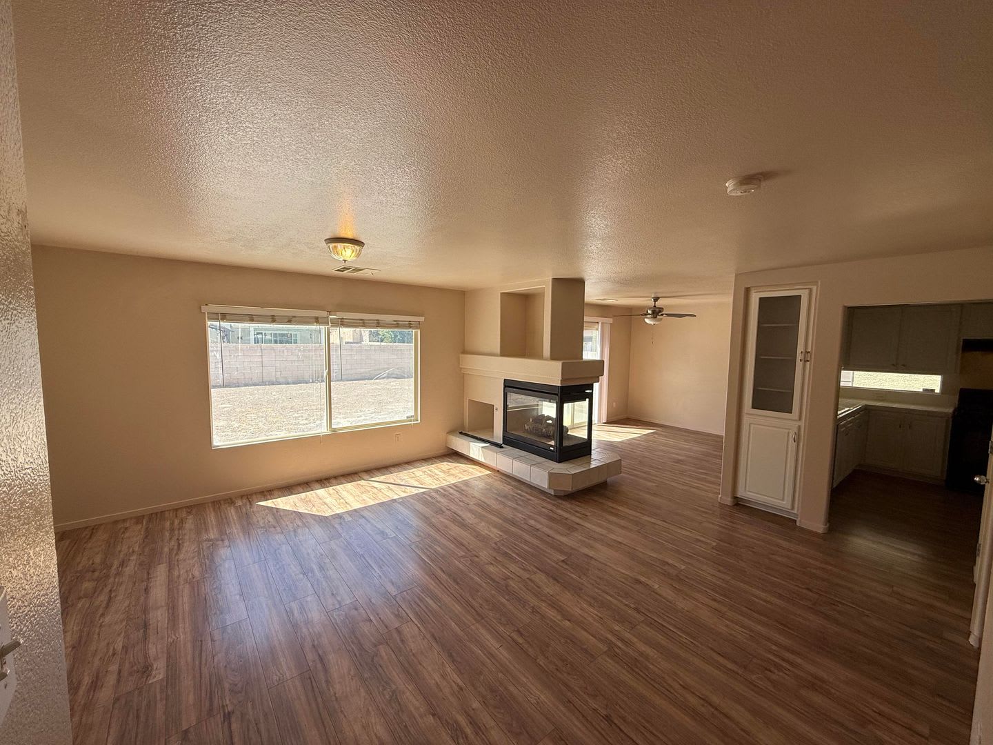 Beautiful Home in Silverado Ranch. – photo 3