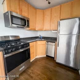 6738 North Glenwood Avenue – photo 1