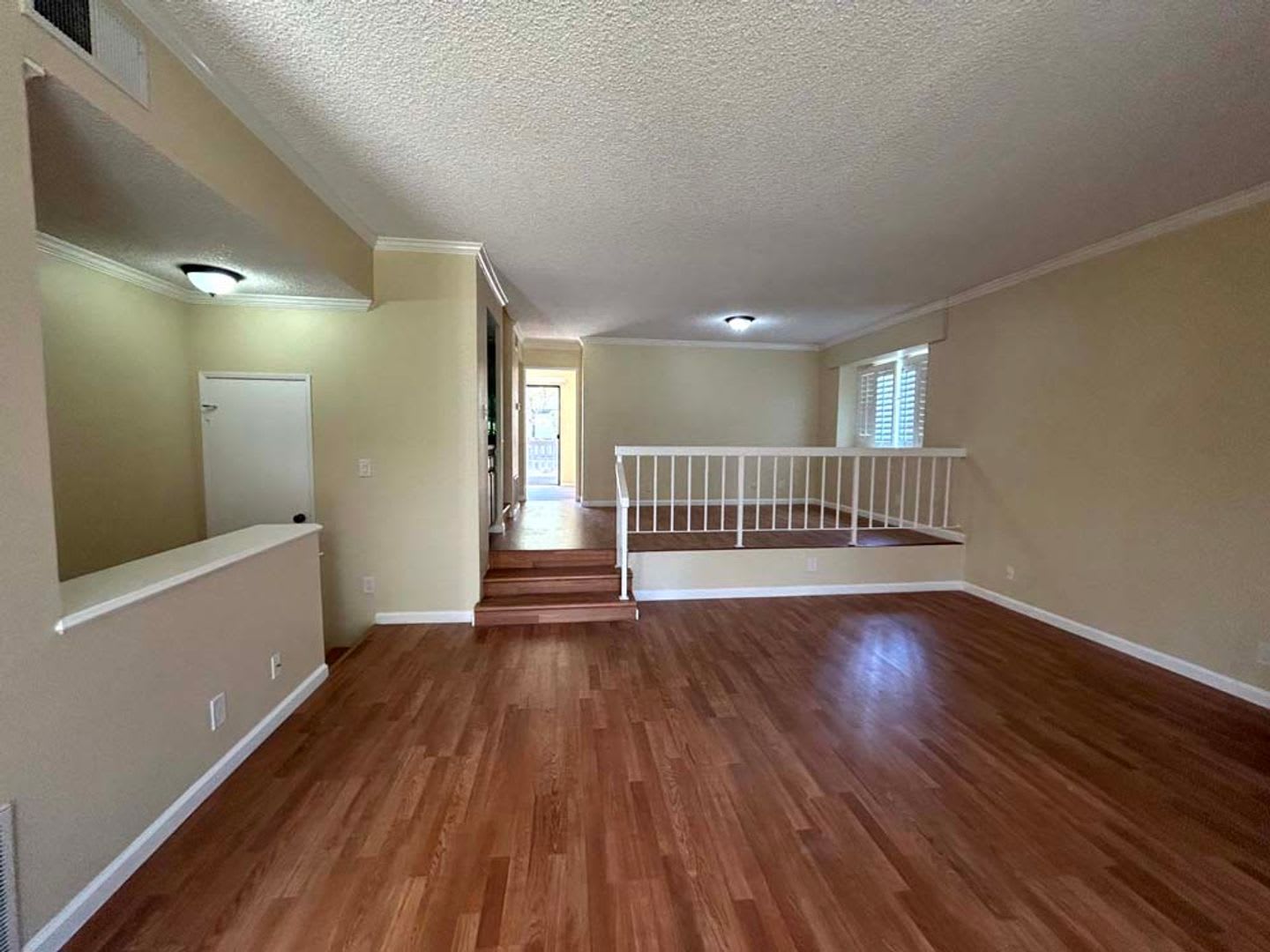 Spacious 4 bedroom 2.5 bath Condo for rent in Woodland Hills! – photo 5