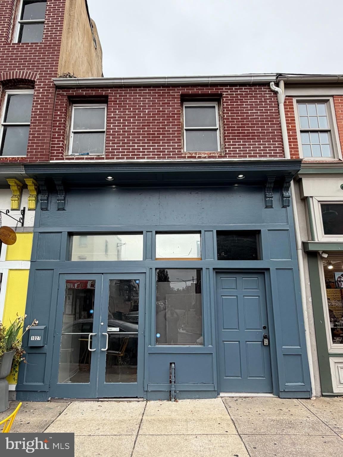 1027 LIGHT Street – photo 1
