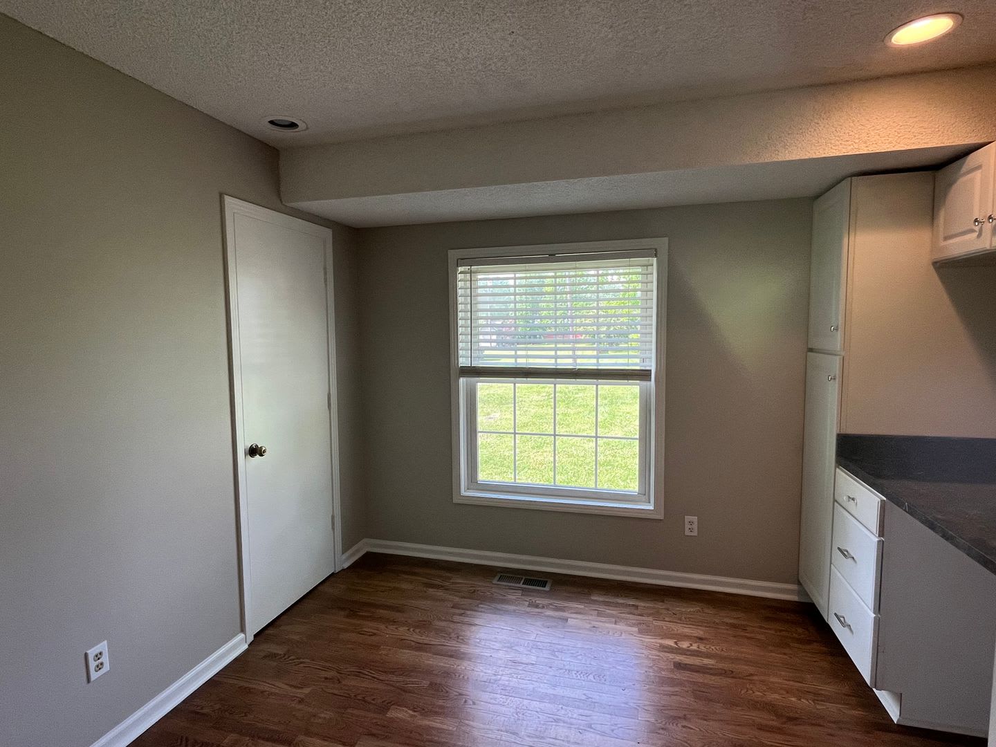 For Lease – photo 5