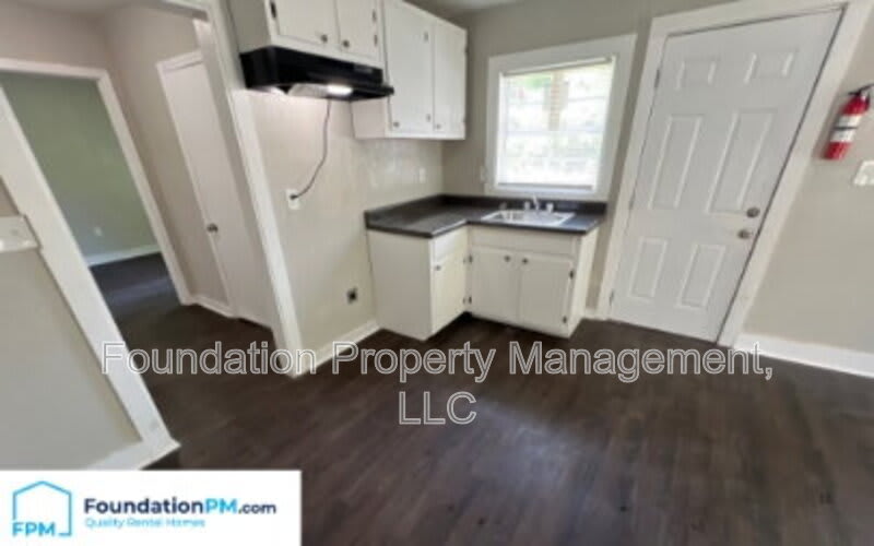 1371 East Trigg Avenue – photo 4