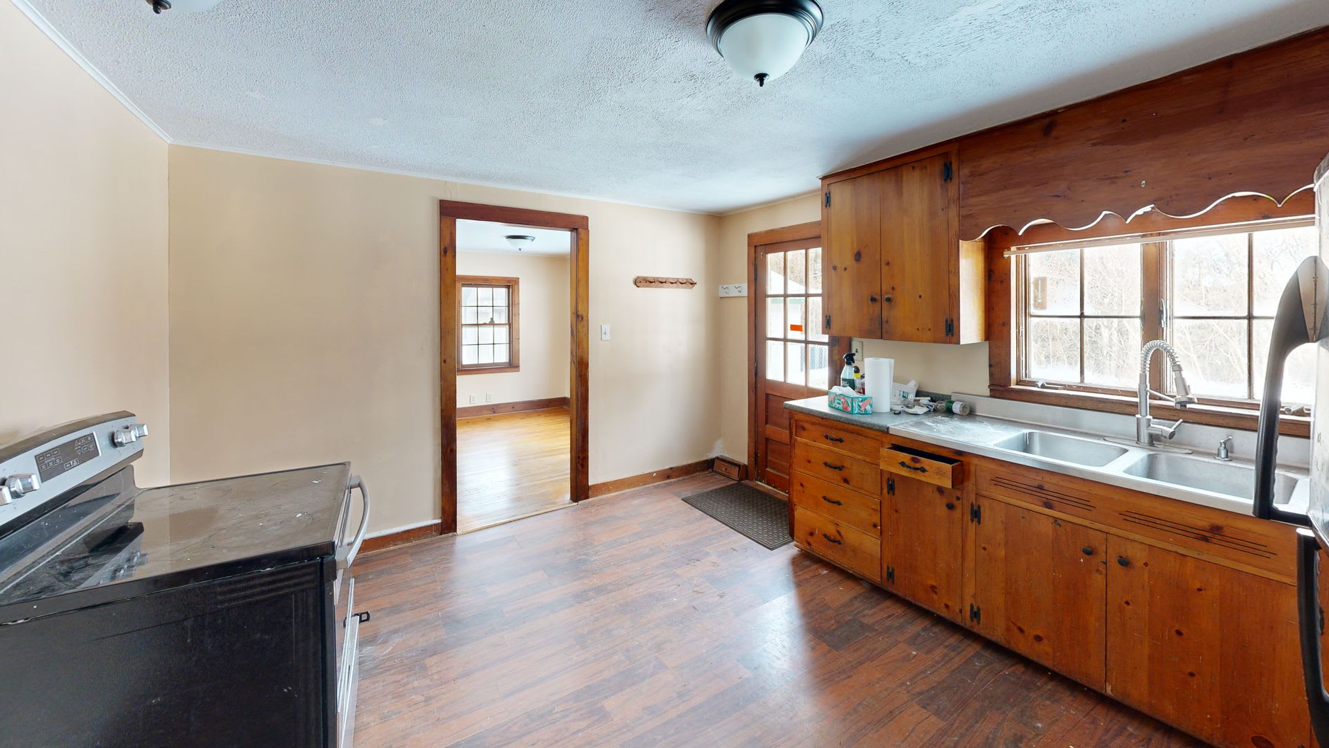 Cozy Two Story Home with Two Bathrooms – photo 3