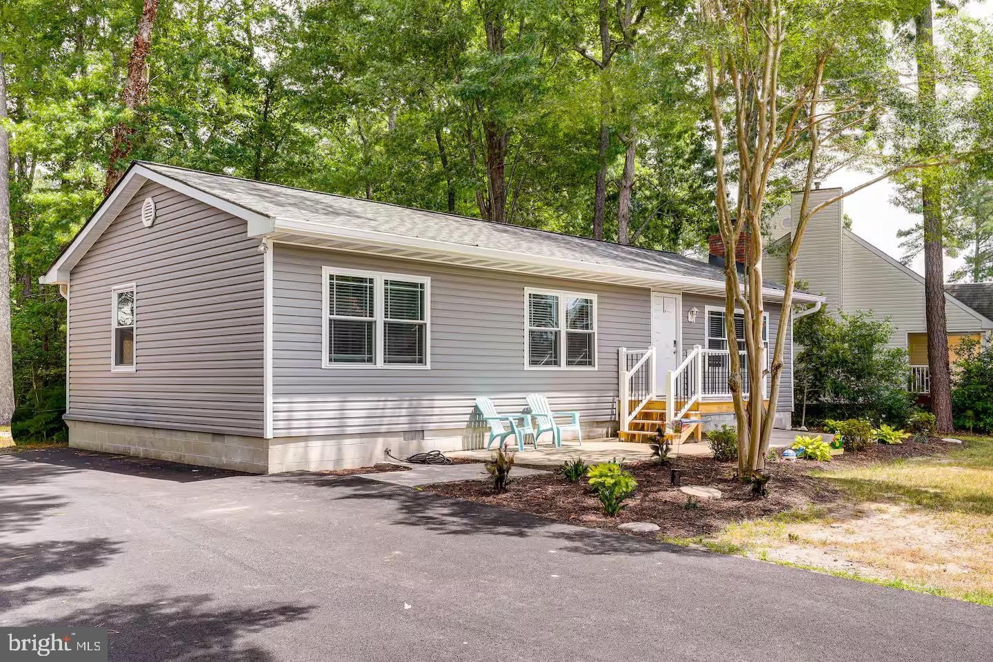 77 NEWPORT Drive – photo 1