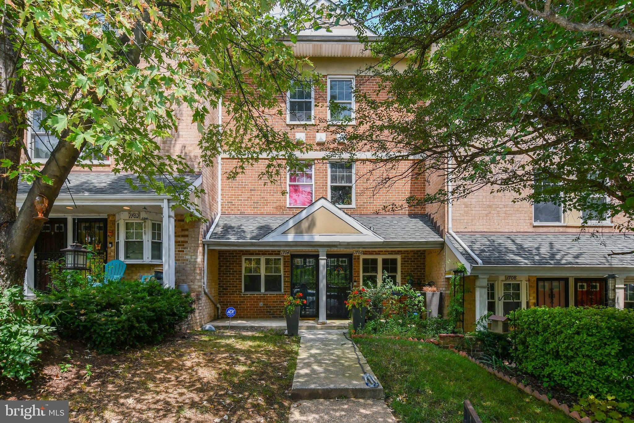1704 NE MONTANA Avenue NE – photo 1