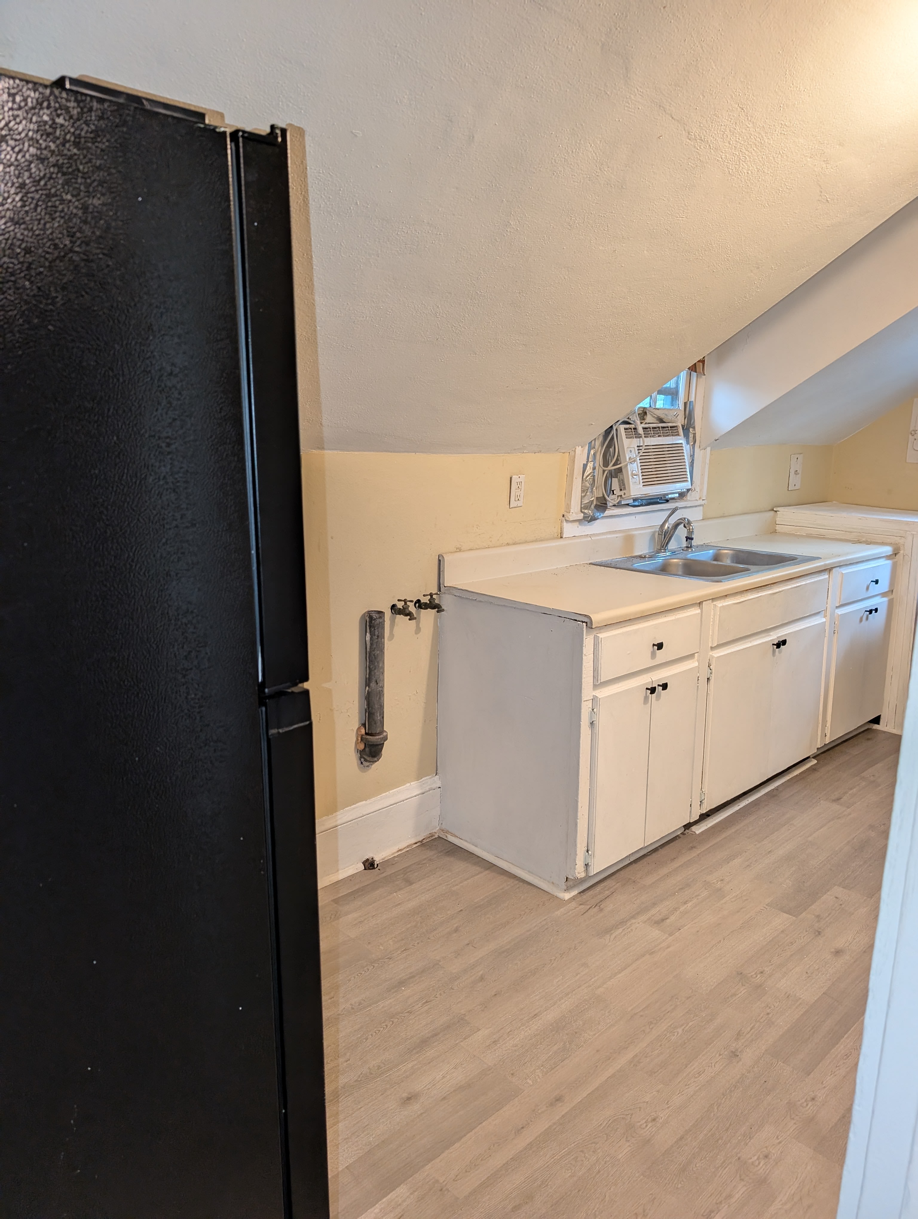 1009 Vance St N – photo 5