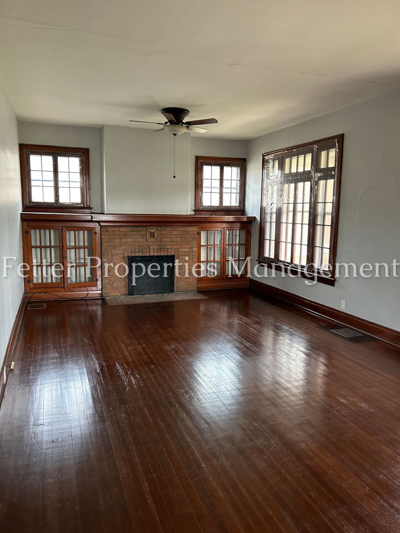 Large North Side Home – photo 5