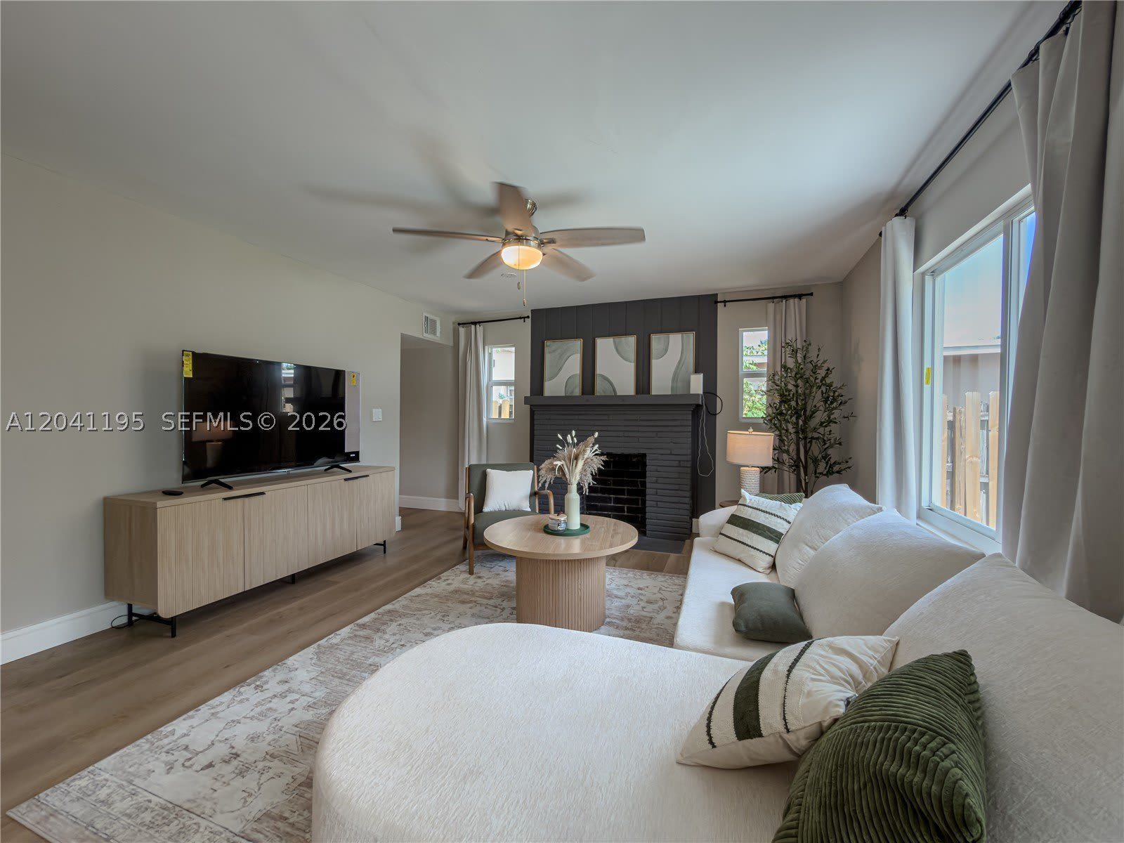 1813 SW 10th St – photo 2
