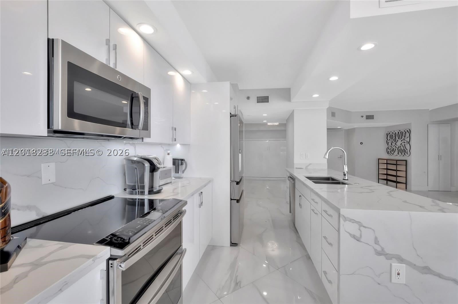 16425 Collins Ave – photo 3