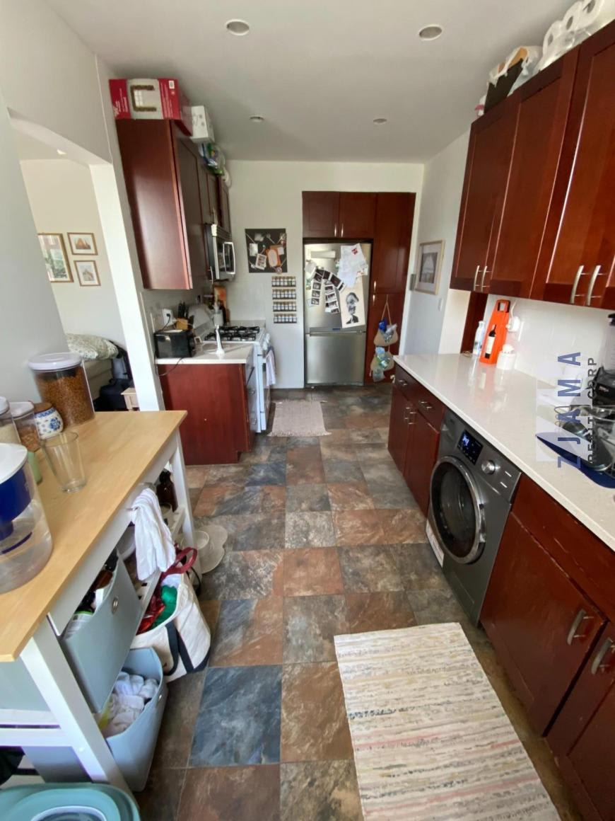 720 Degraw St – photo 4