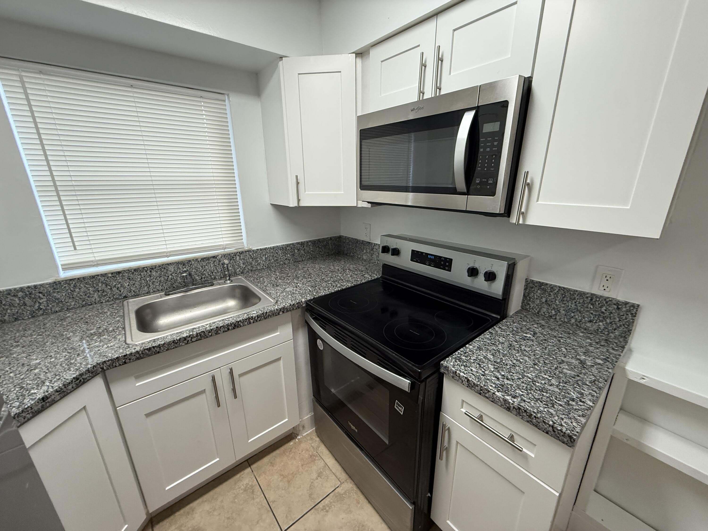 1941 NW 14th Avenue – photo 1