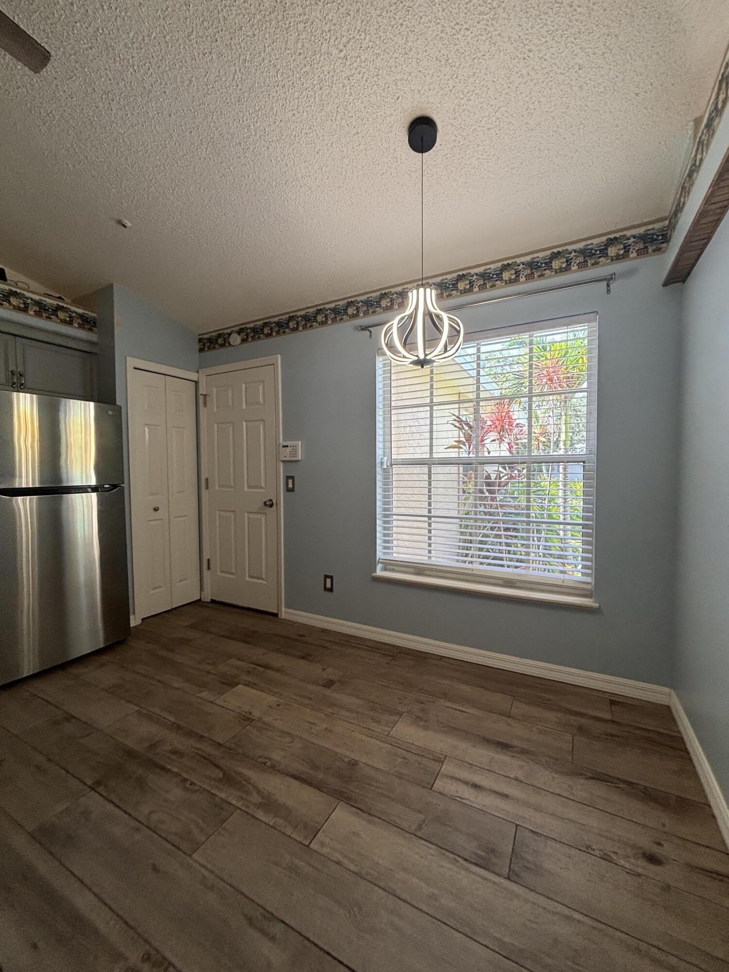 2274 SE LONGHORN Avenue – photo 2