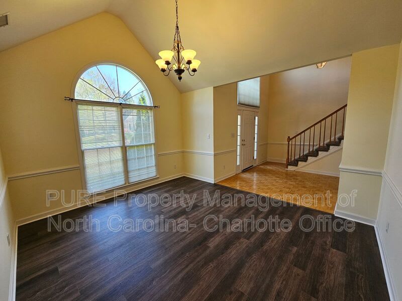 151 Woodfern Place – photo 2