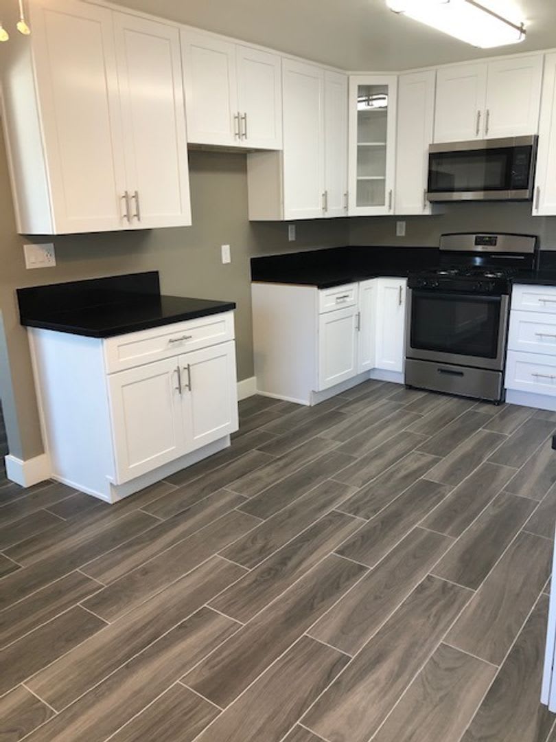 Newly Renovated 2 Bedroom – photo 3