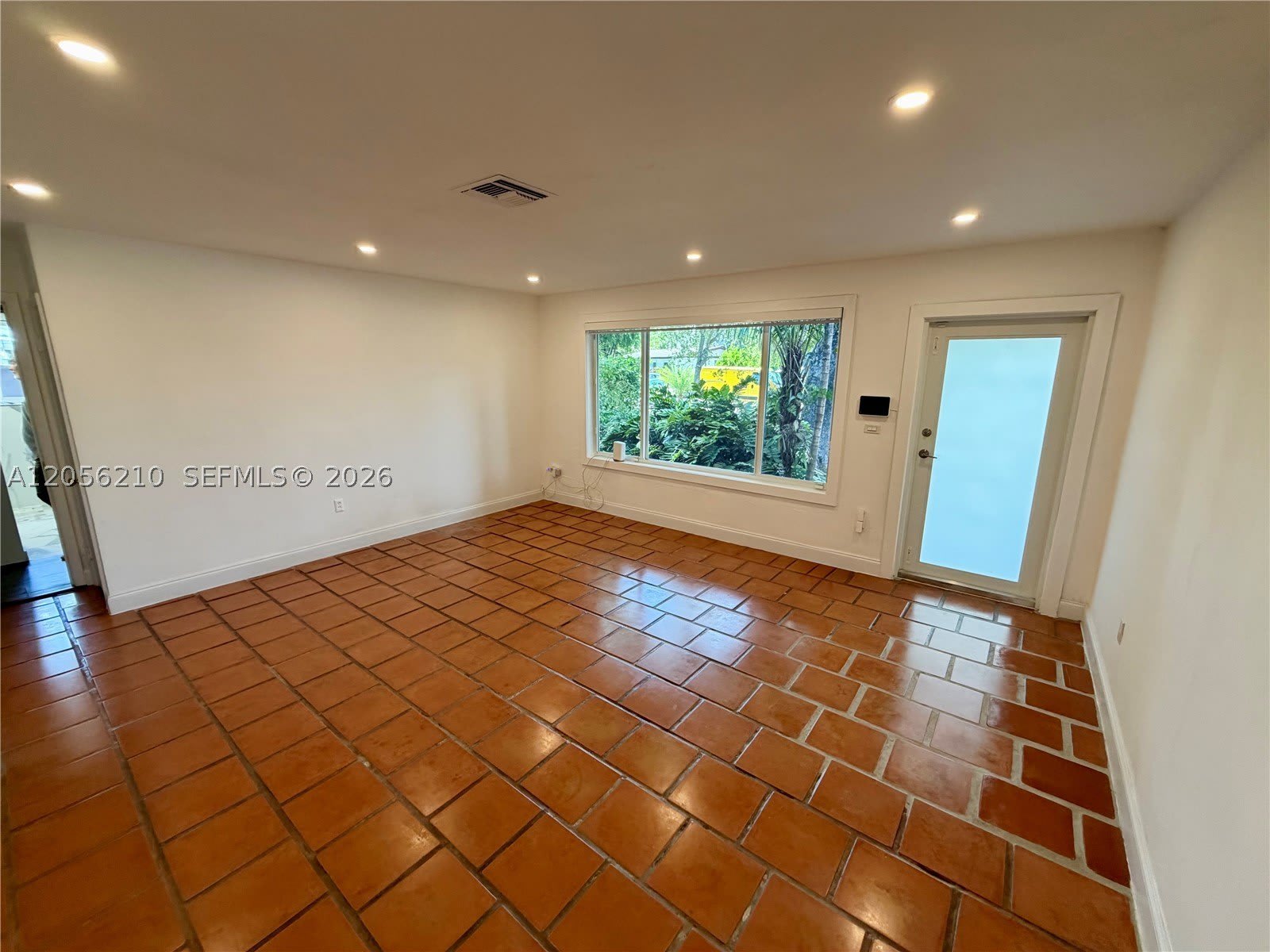 9340 Jamaica Dr – photo 2