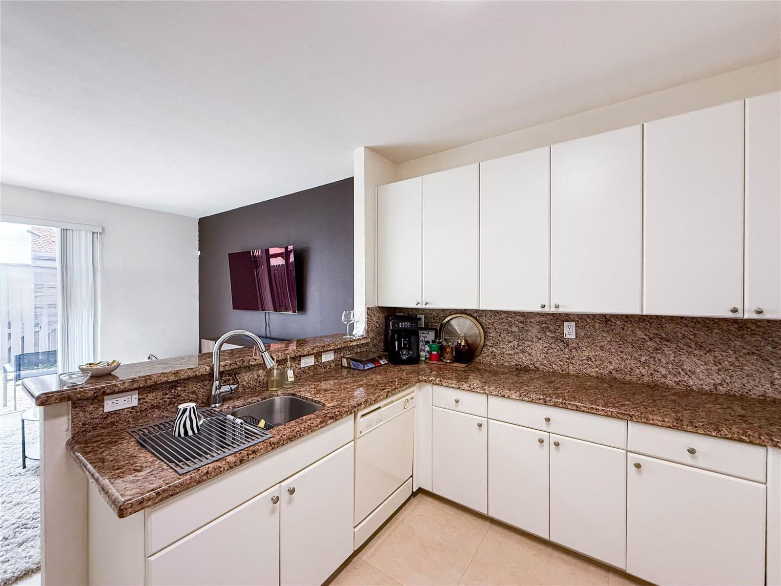 8160 Northwest 116th Avenue – photo 4
