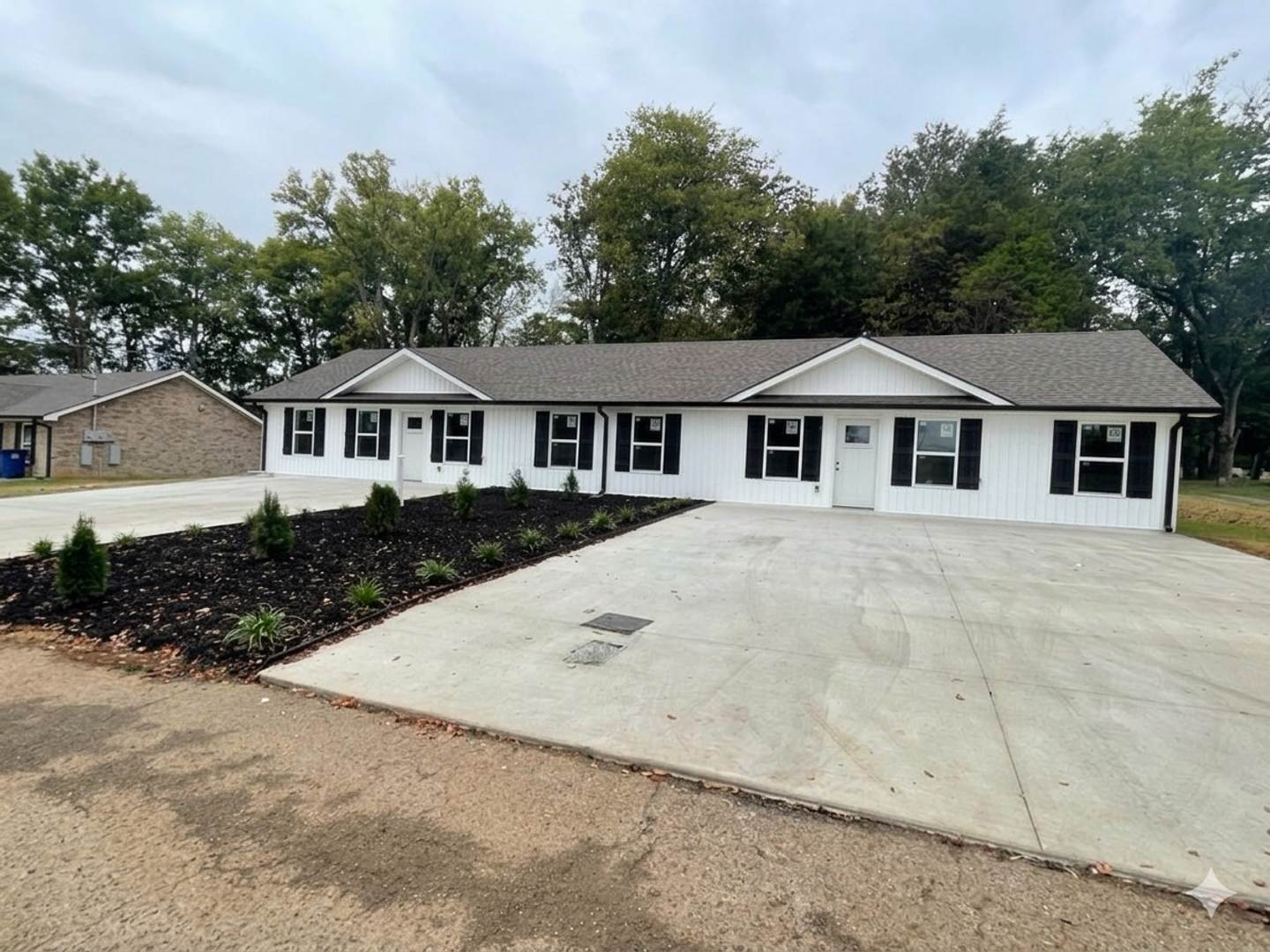 Spacious Duplex with Fence-In Back Yard.... – photo 1