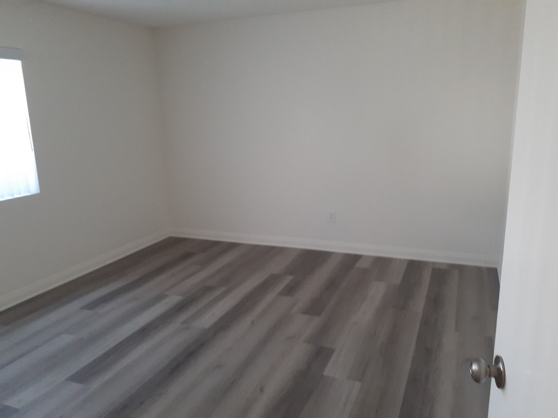2 bedroom 1 bath for rent in Newport Beach – photo 2