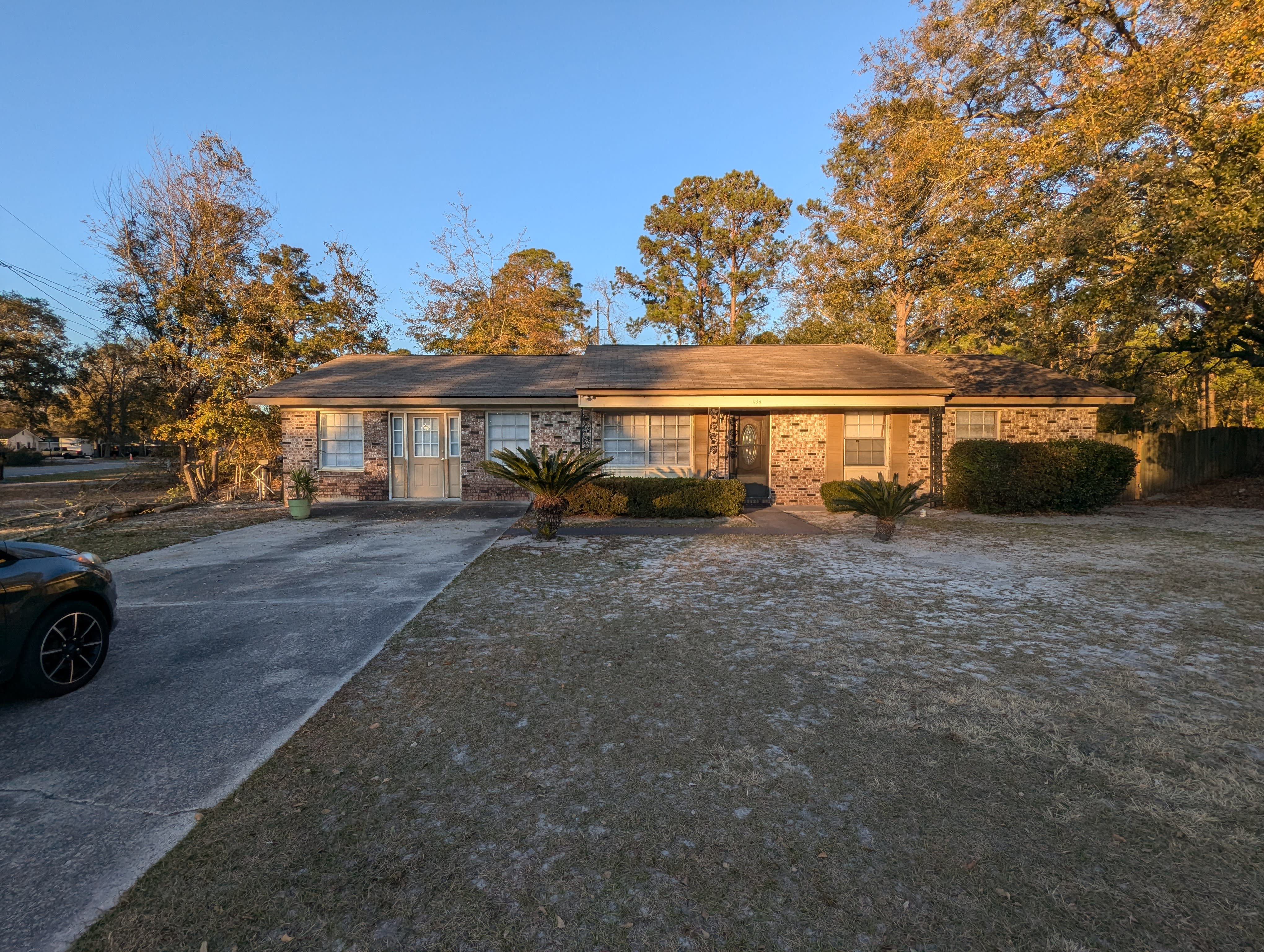 599 Olive St – photo 1