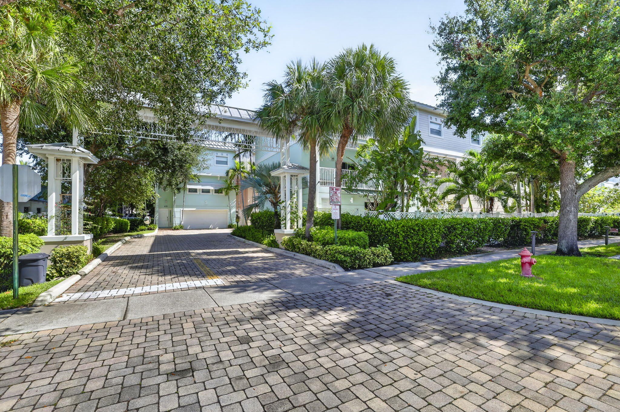 433 NE 1ST Street – photo 2