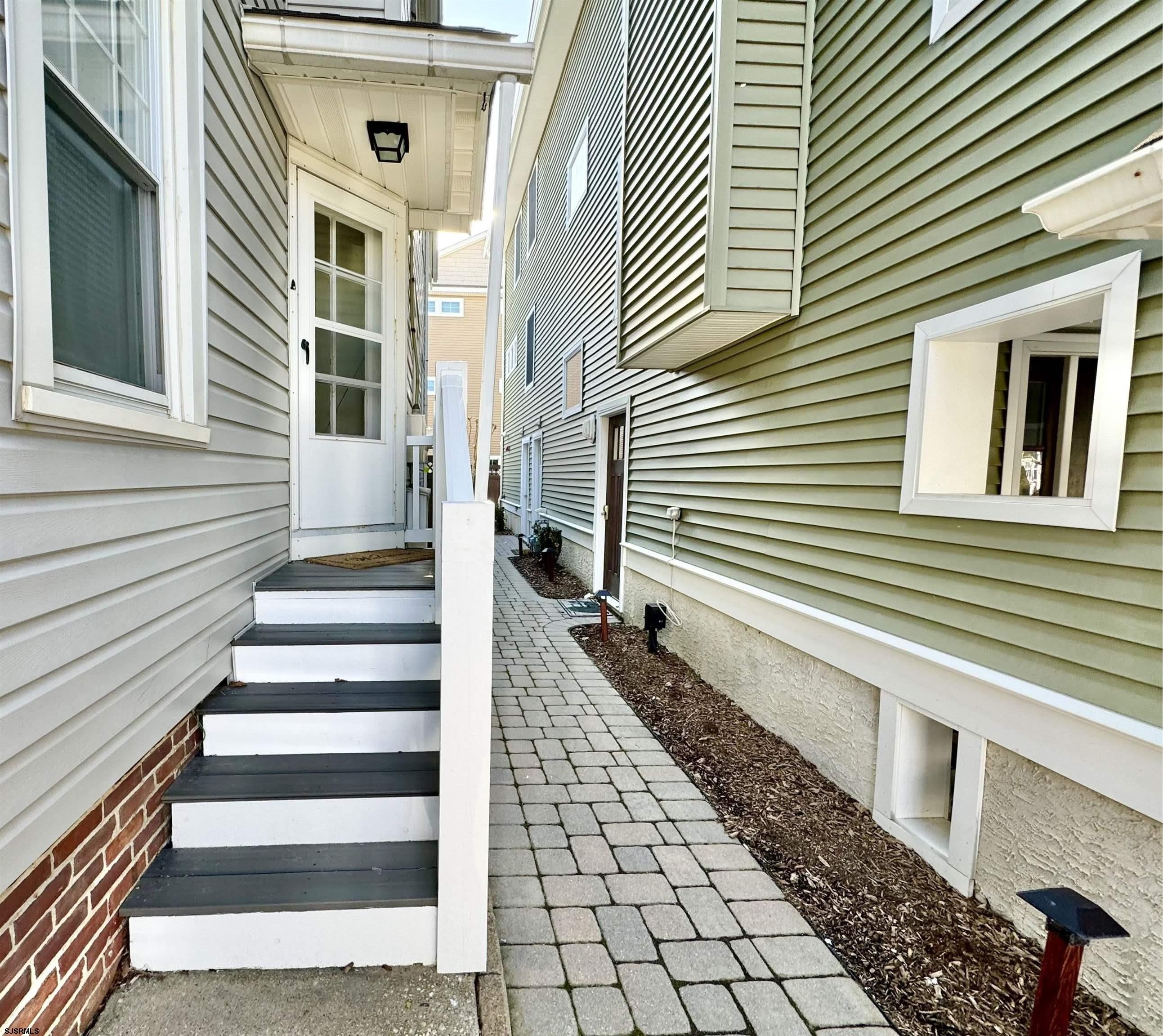 828 Second St. – photo 2
