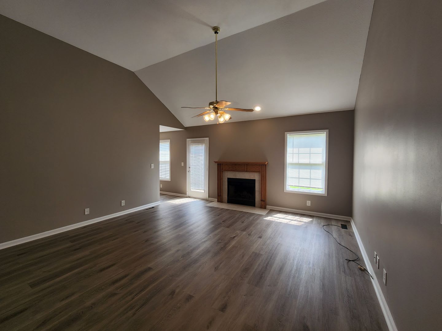 1700 3 Beds 2 Bath Bonus Room – photo 2