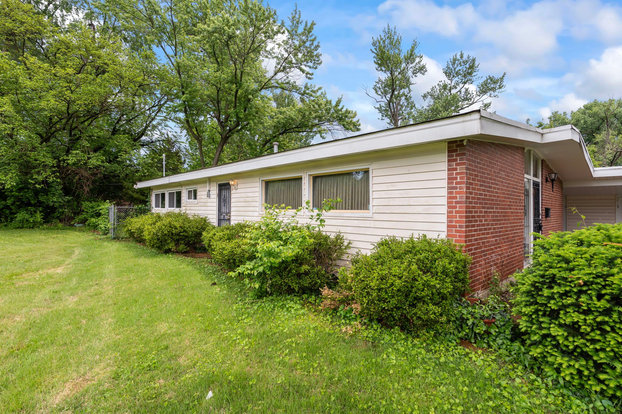 6452 Evergreen Blvd – photo 2