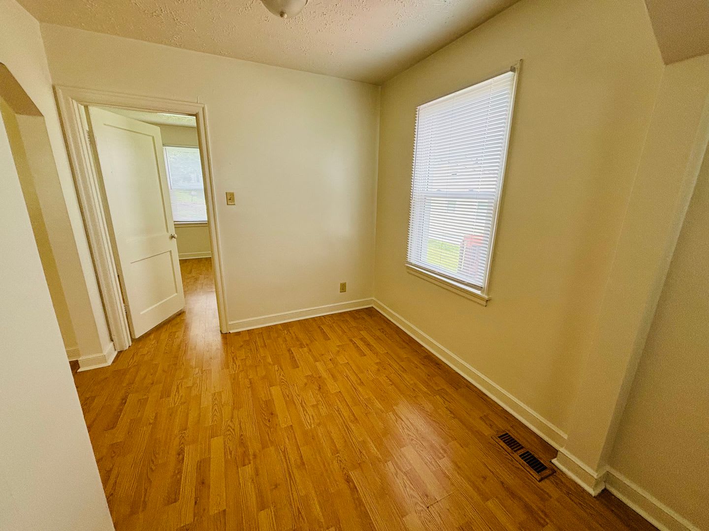 2 Bedroom, 1 Bath House – photo 2