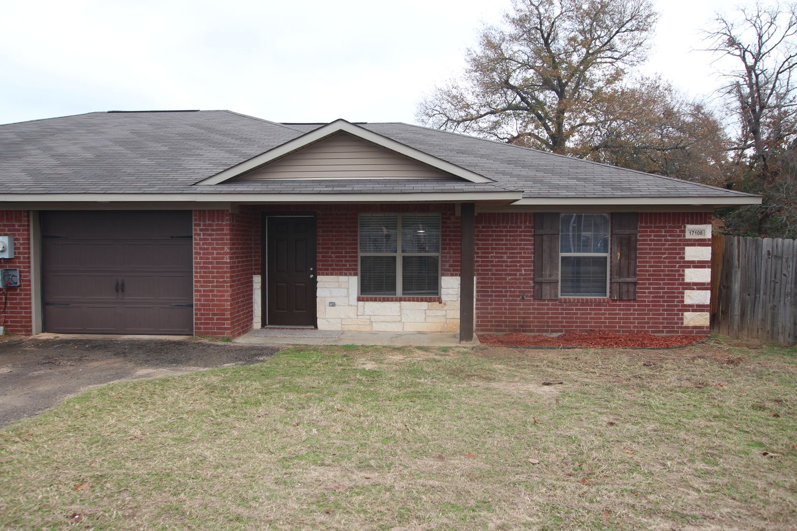 Available 3 Bedroom Duplex in Lindale! – photo 1