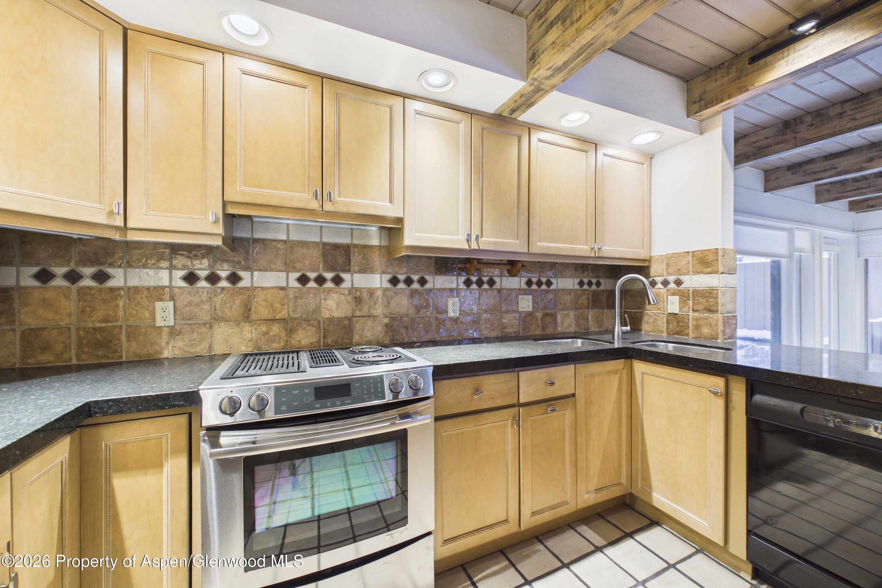 651 S Monarch Street – photo 2