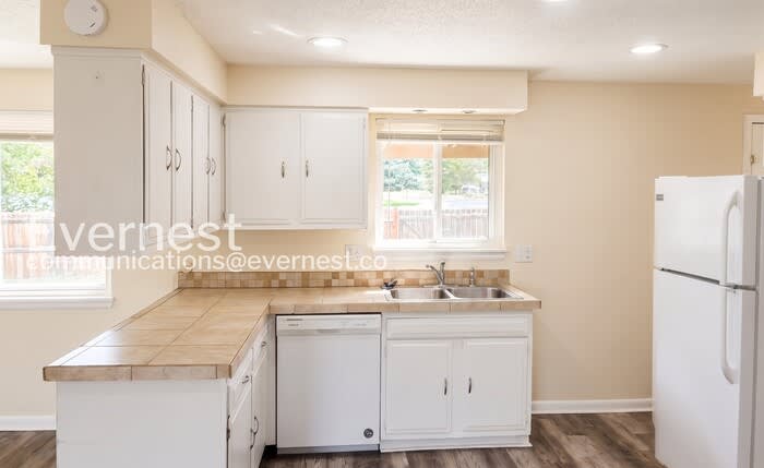 1527 Stuart Street – photo 4