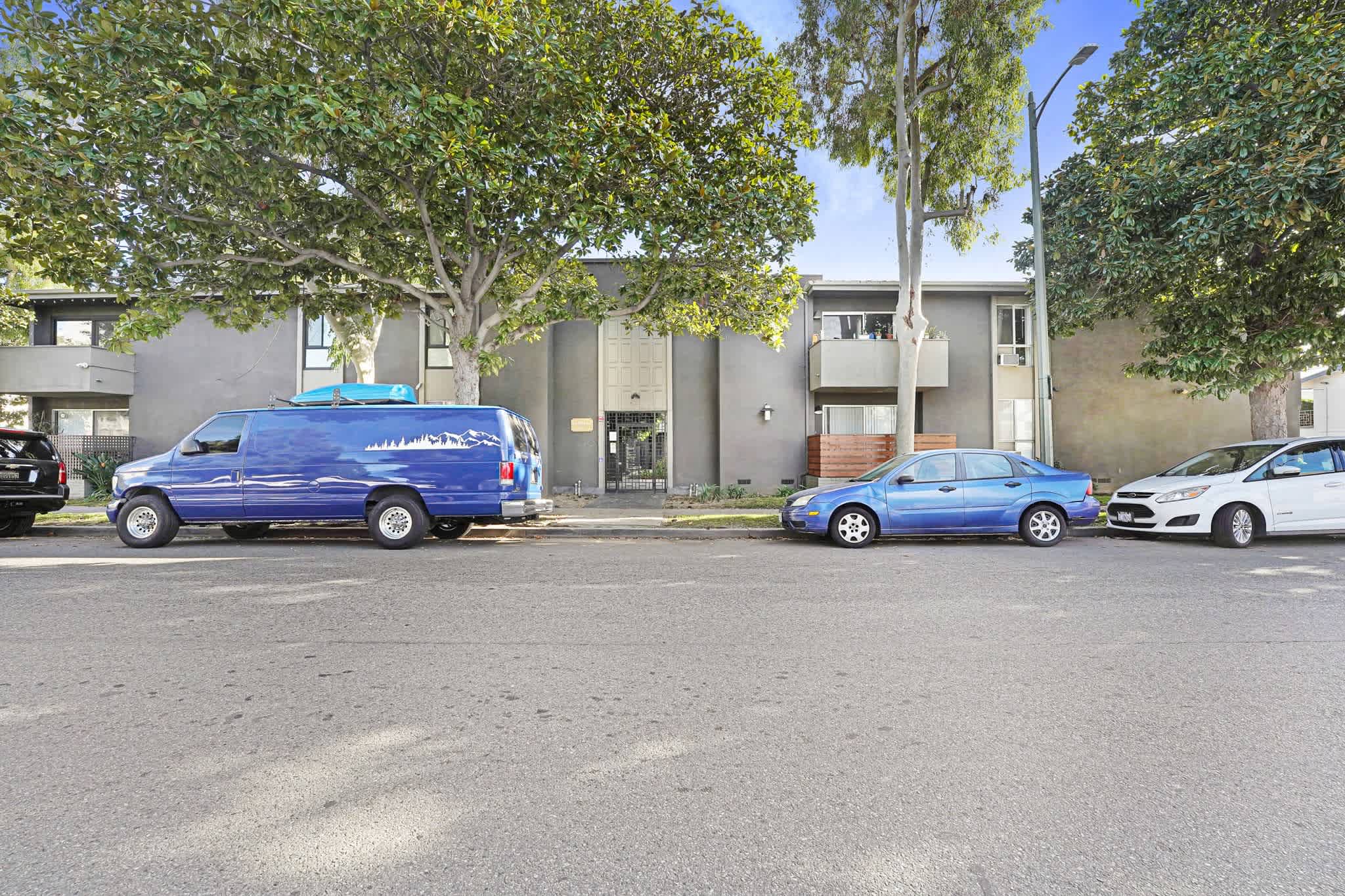 10310 Regent Apartments – photo 4