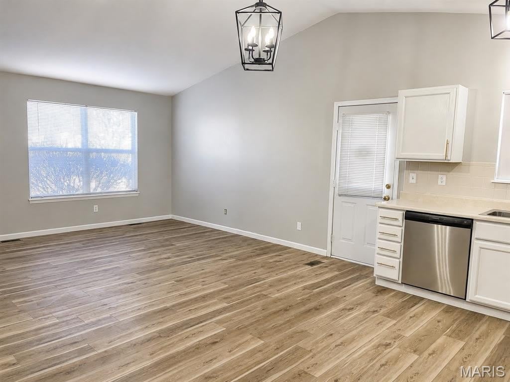1461 Surrey Lane – photo 5