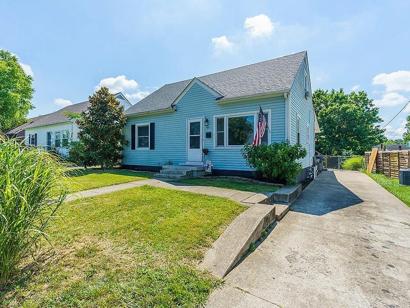 COMING SOON-Lovely Vintage 4 BR Home Near Castlewood Park! Off-Street Parking, Dogs Ok! – photo 1