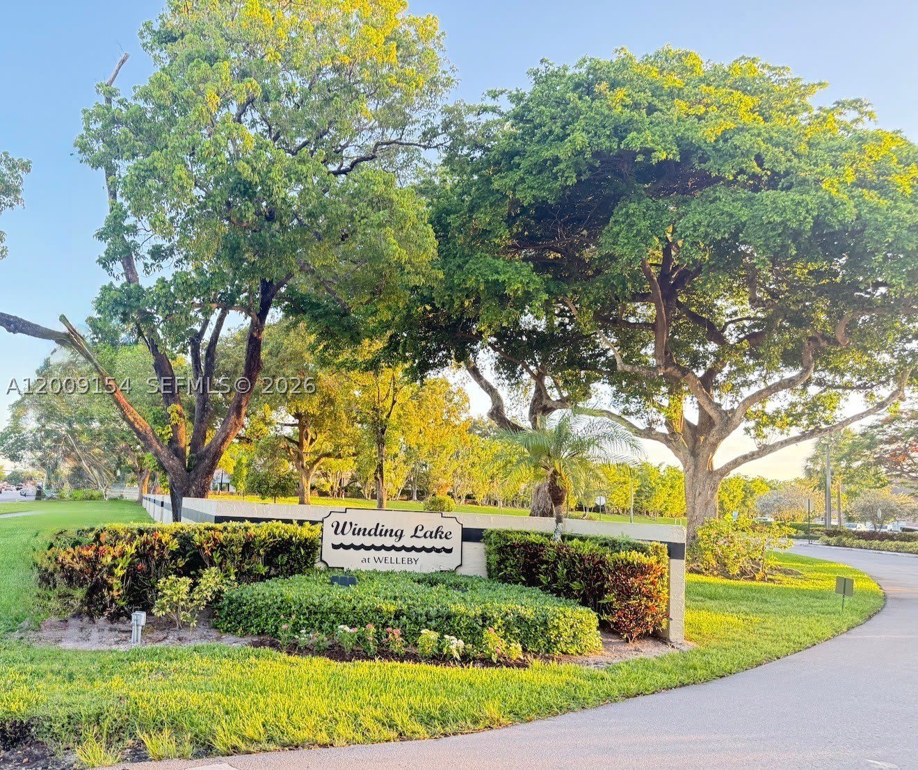 10016 Winding Lake Rd – photo 1