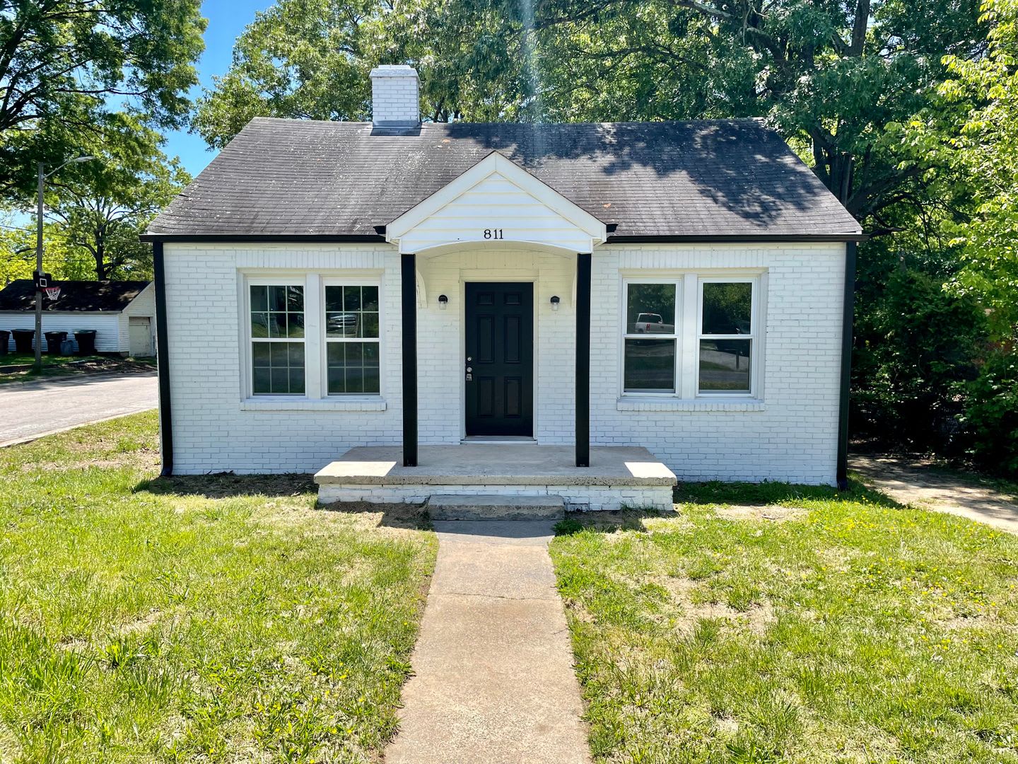 Freshly renovated 3 Bed 1 Bath Home Near UNCG! – photo 1