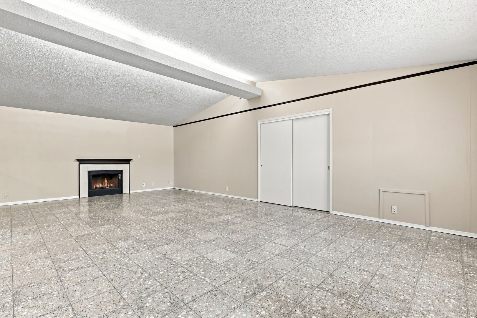 Prime North Central Location! – photo 3
