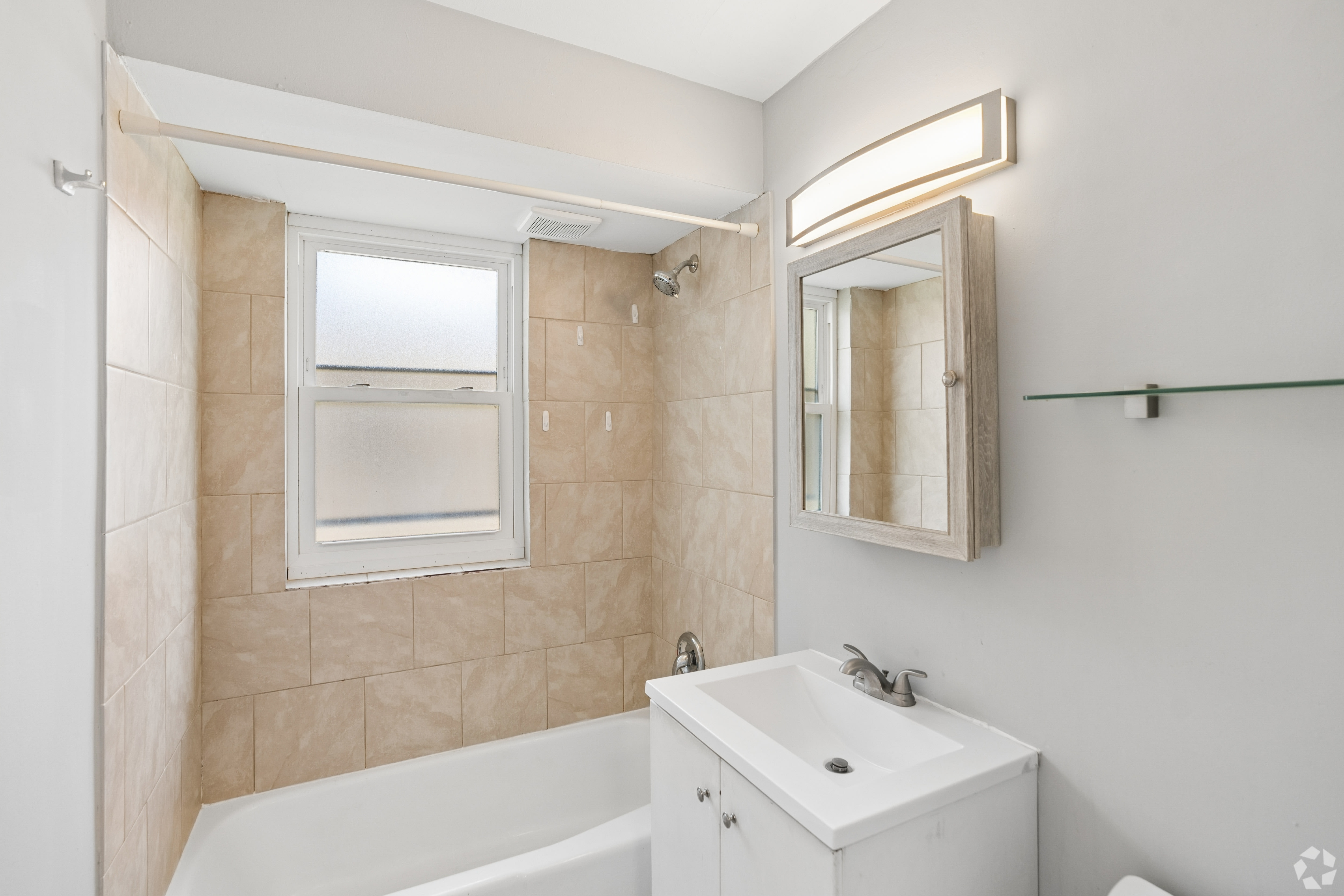 1032 E Division St – photo 4