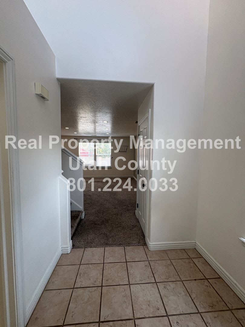 Beautiful 3-Bedroom Home in Springville – Spacious Living & Convenient Location – photo 2